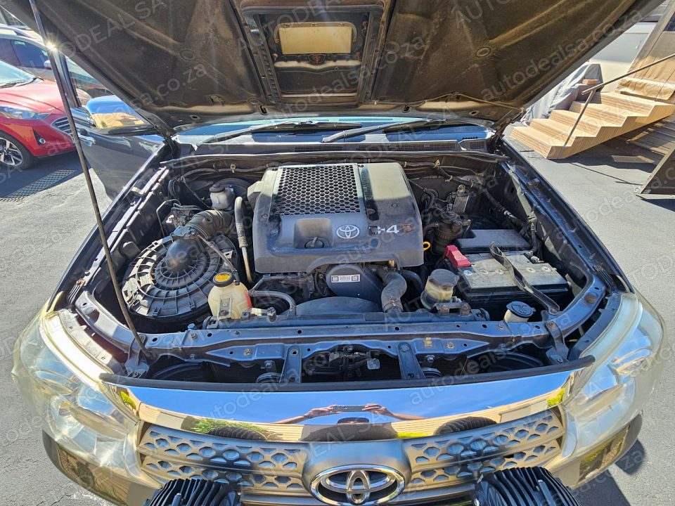 2010 Toyota Fortuner 3.0 D4D, Manual, Diff Lock, 7 Seater- 297000 km photo 15