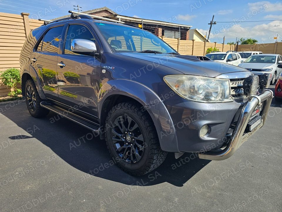 2010 Toyota Fortuner 3.0 D4D, Manual, Diff Lock, 7 Seater- 297000 km