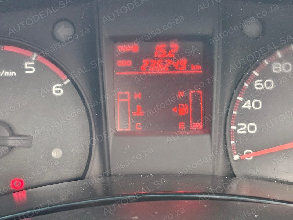 2014 Isuzu KB 250D photo 17
