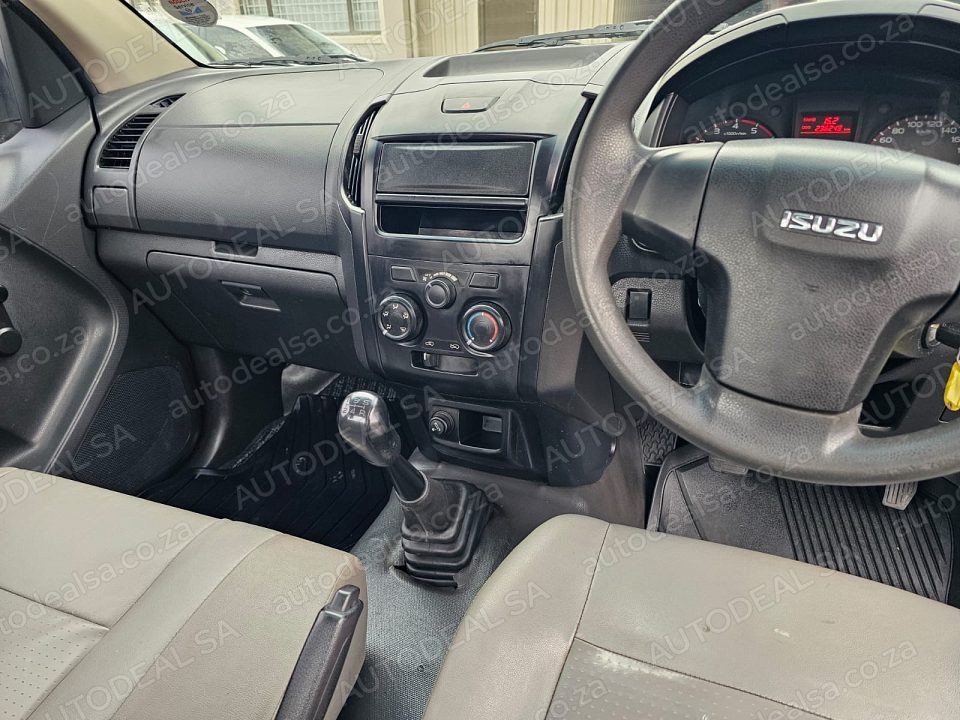2014 Isuzu KB 250D photo 11