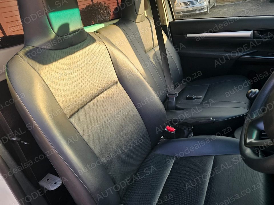 2026 Toyota Hilux 2.4D photo 9