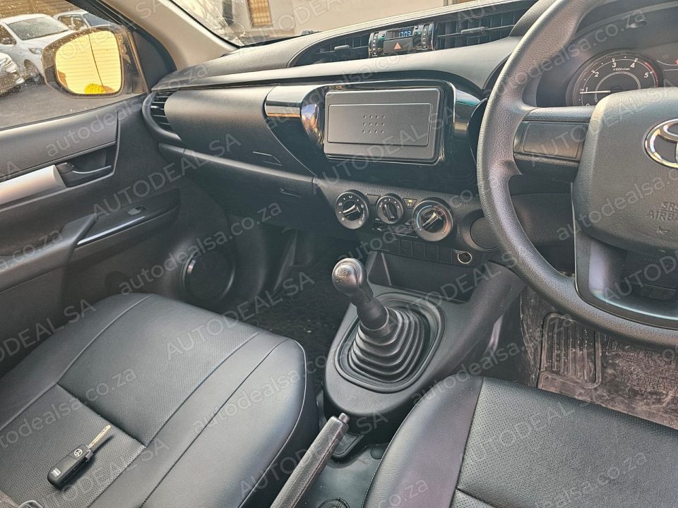 2026 Toyota Hilux 2.4D photo 8