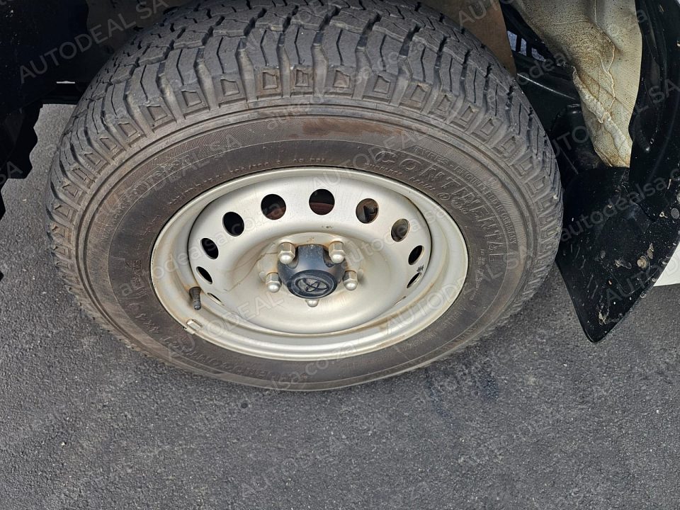 2026 Toyota Hilux 2.4D photo 13