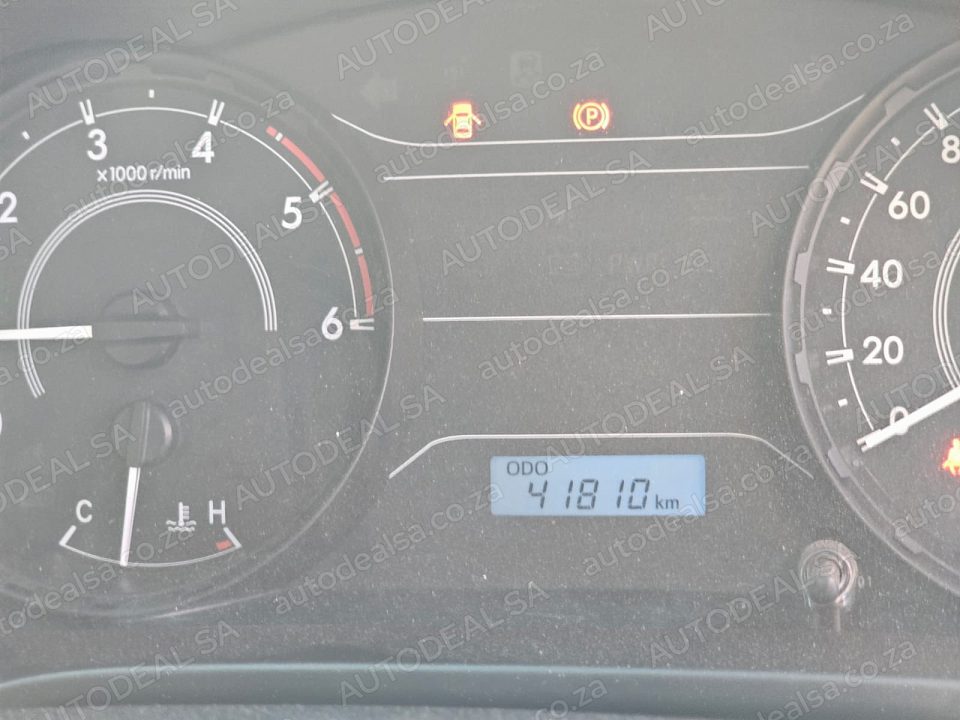 2026 Toyota Hilux 2.4D photo 10