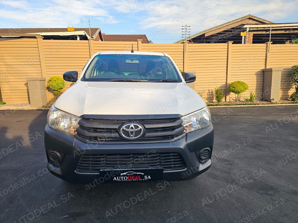 2026 Toyota Hilux 2.4D photo 2