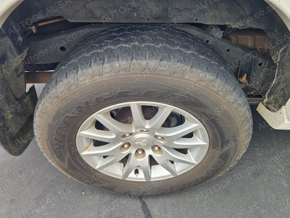 2013 Mitsubishi Pajero 3.2 DI-DC GLS 4X4 MANUAL photo 20