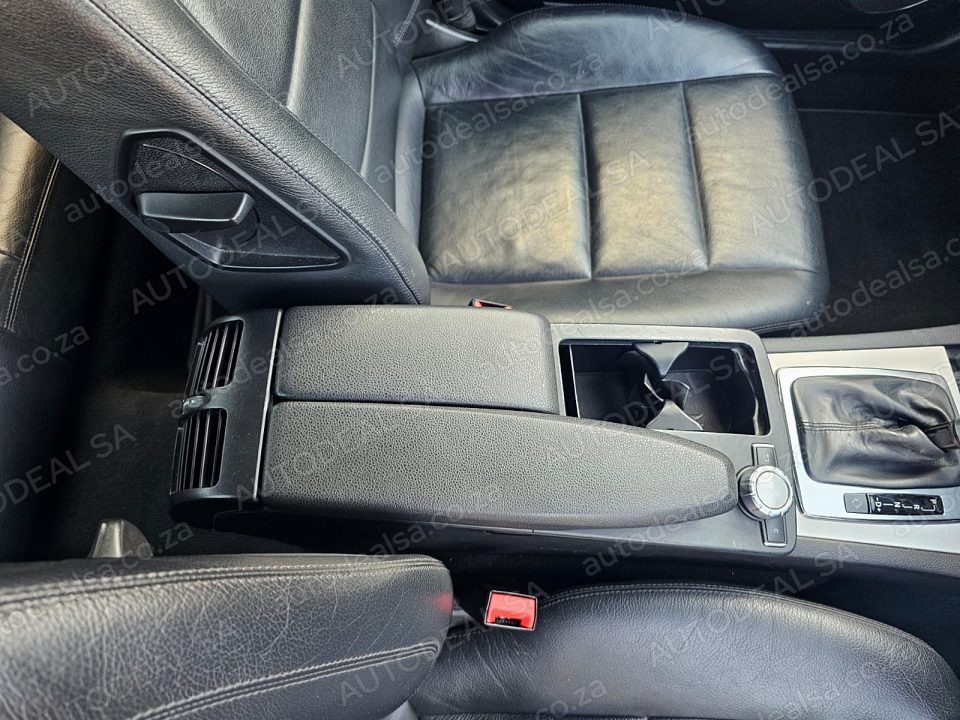 2013 Mercedes-Benz C-Class C180 Auto- 169Km photo 12