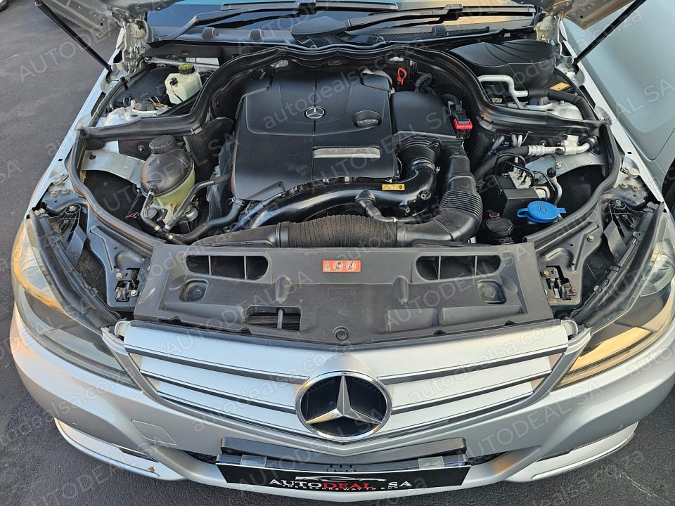 2013 Mercedes-Benz C-Class C180 Auto- 169Km photo 17