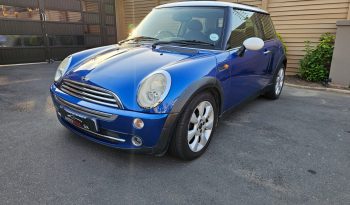 
									2006 MINI Hatch PANORAMIC SUNROOF- LOW MILEAGE- 2 OWNERS- 107 000 KM full								