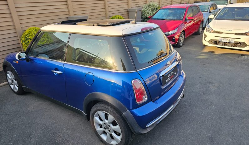 
								2006 MINI Hatch PANORAMIC SUNROOF- LOW MILEAGE- 2 OWNERS- 107 000 KM full									