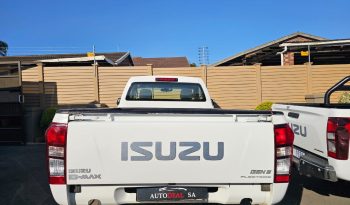 
									2022 Isuzu D-Max with warranty & service plan- 26000 KM full								
