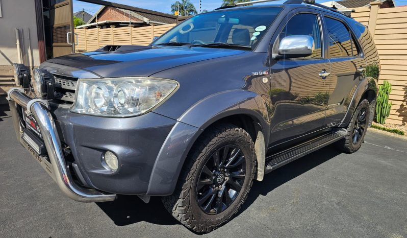 2010 Toyota Fortuner 3.0 D4D, Manual, Diff Lock, 7 Seater- 297000 km full