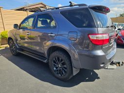 2010 Toyota Fortuner 3.0 D4D, Manual, Diff Lock, 7 Seater- 297000 km full