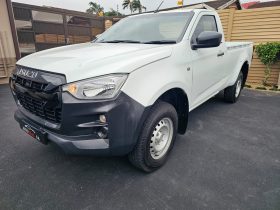 2024 Isuzu D-Max 1.9 DDi- 45000 km- Warranty & Plan