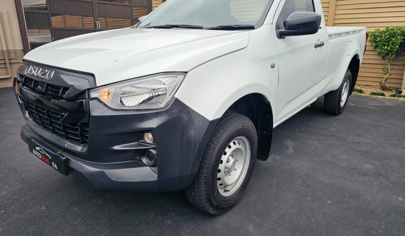 2024 Isuzu D-Max 1.9 DDi- 45000 km- Warranty & Plan full