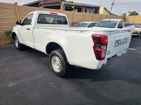 2024 Isuzu D-Max 1.9 DDi- 45000 km- Warranty & Plan